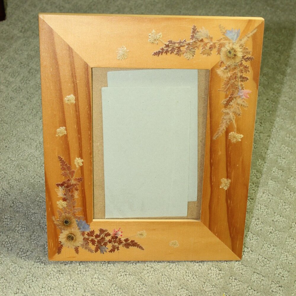 Vintage Wood Picture Frame Dry Flowers Decoupage 10.5” Tall 4.5" x 6.5" Picture